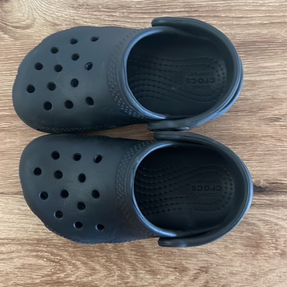 Toddler black crocks - Picture 2 of 3